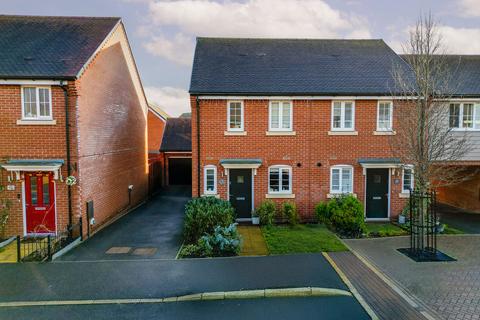 2 bedroom end of terrace house for sale, Calville Gardens, Aylesbury HP18