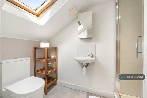 2 bedroom flat to rent, Vauxhall Grove, London, SW8