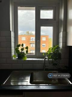 1 bedroom in a flat share to rent, Valentine Court, London, SE23