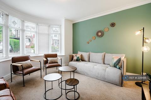 4 bedroom semi-detached house to rent, Manchester, Manchester, M25