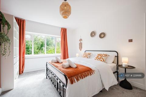 4 bedroom semi-detached house to rent, Manchester, Manchester, M25
