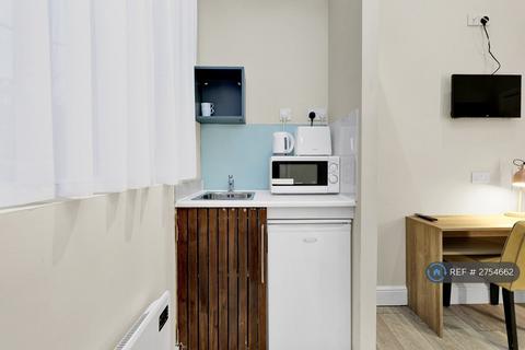 Studio to rent, Finchley Road, London, NW3