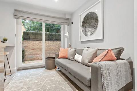 Studio to rent, Oakley Square, Mornington Crescent, Euston, Camden, London, NW1