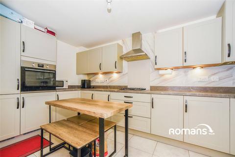 4 bedroom semi-detached house to rent, Hodges Close, Swindon, Wiltshire, SN1