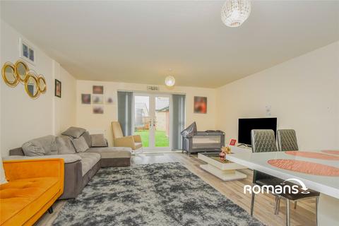 4 bedroom semi-detached house to rent, Hodges Close, Swindon, Wiltshire, SN1