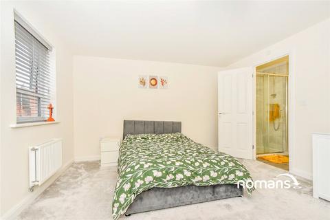 4 bedroom semi-detached house to rent, Hodges Close, Swindon, Wiltshire, SN1