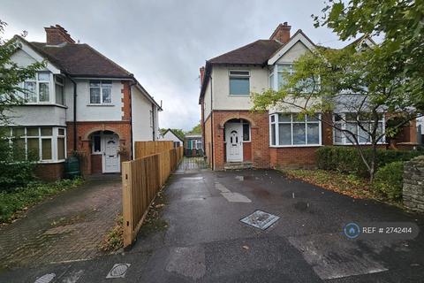 3 bedroom semi-detached house to rent, Worplesdon Road, Guildford, GU2