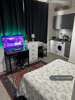 1 bedroom in a house share to rent, High Road Leytonstone, London, E11