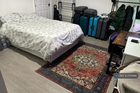 1 bedroom in a house share to rent, High Road Leytonstone, London, E11