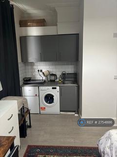 1 bedroom in a house share to rent, High Road Leytonstone, London, E11