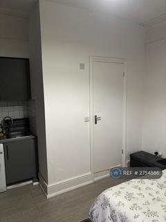 1 bedroom in a house share to rent, High Road Leytonstone, London, E11