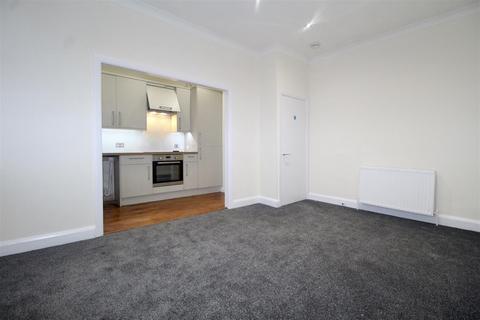2 bedroom flat to rent - Windmill Hill, Enfield