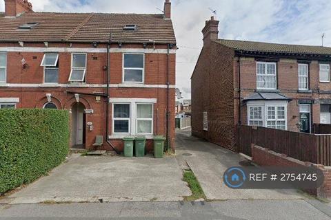 1 bedroom flat to rent, Pontefract Road, Featherstone, Pontefract, WF7