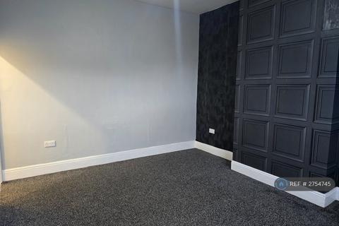 1 bedroom flat to rent, Pontefract Road, Featherstone, Pontefract, WF7