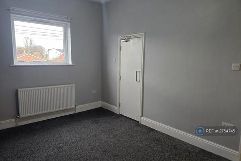 1 bedroom flat to rent, Pontefract Road, Featherstone, Pontefract, WF7