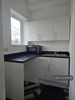 1 bedroom flat to rent, Pontefract Road, Featherstone, Pontefract, WF7