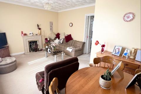 2 bedroom detached bungalow to rent, Hobson Way, Holbury, Southampton, Hampshire, SO45 2GE
