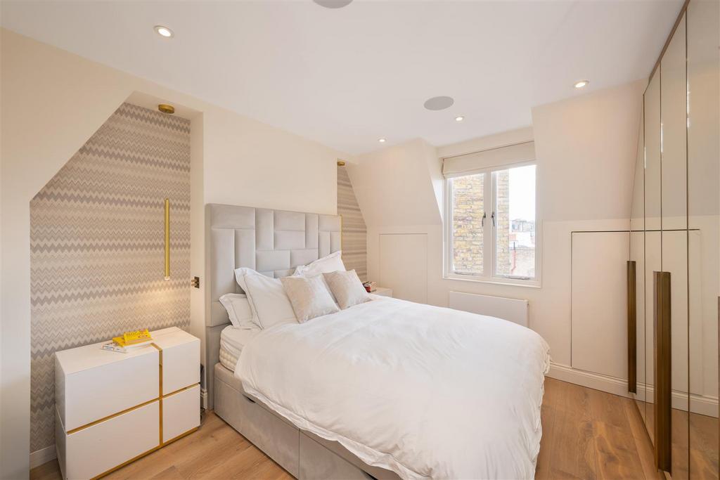 Flat 9, 45 Hans Place Hi-16.jpg