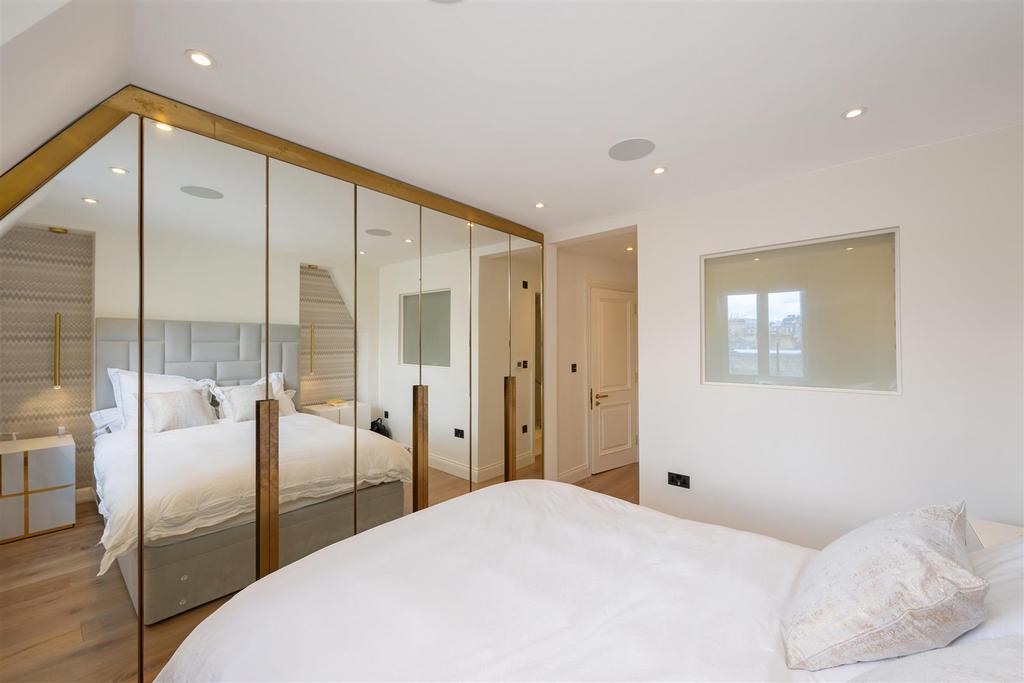 Flat 9, 45 Hans Place Hi-17.jpg
