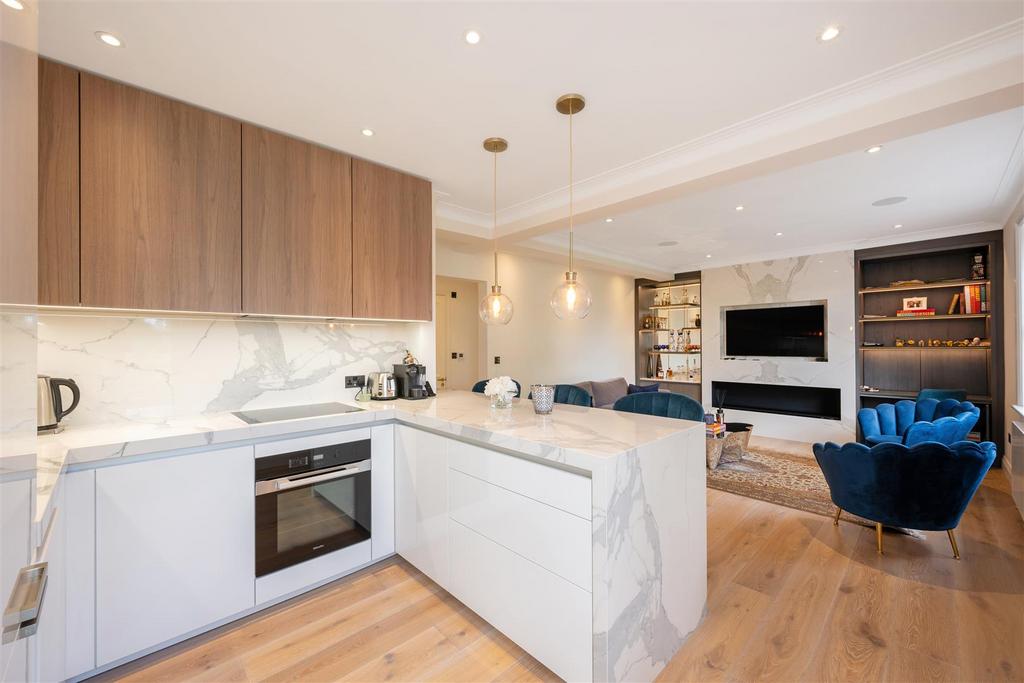 Flat 9, 45 Hans Place Hi-12.jpg