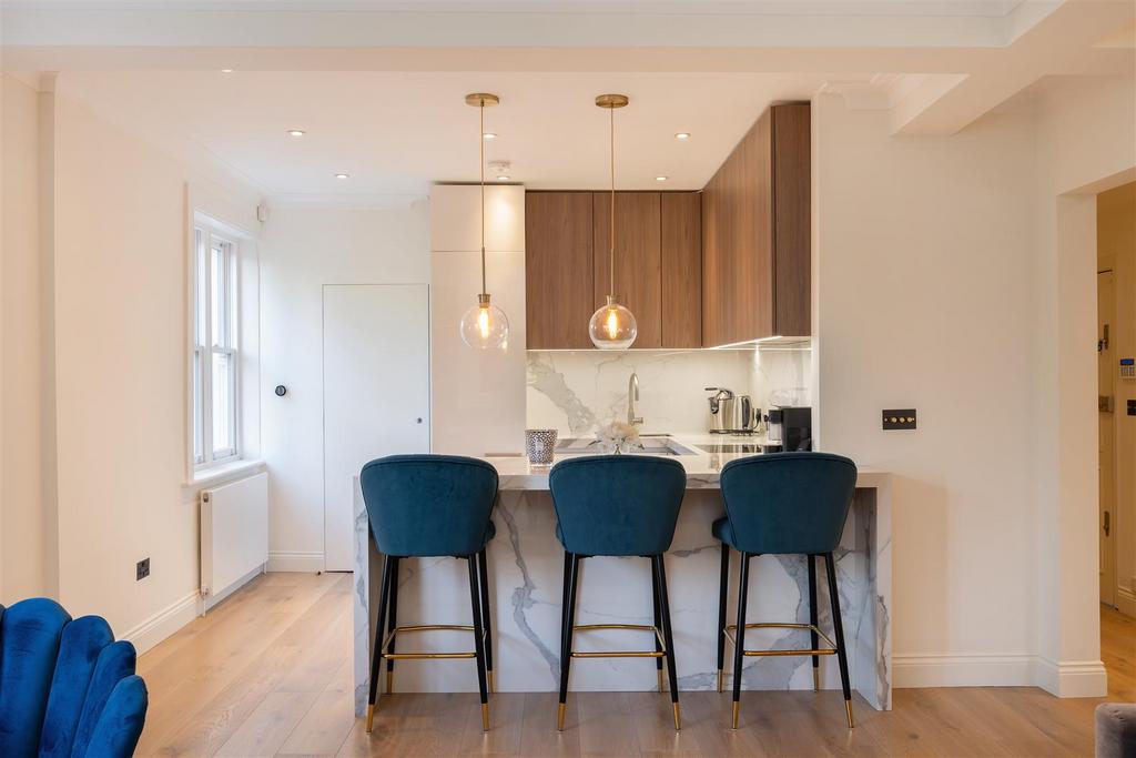 Flat 9, 45 Hans Place Hi-8.jpg