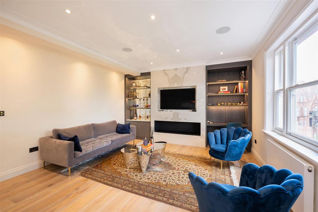 Flat 9, 45 Hans Place Hi-3.jpg