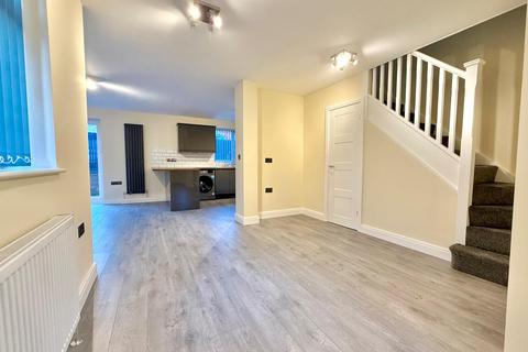 3 bedroom detached house to rent, Boston Avenue, Leeds, West Yorkshire, LS5