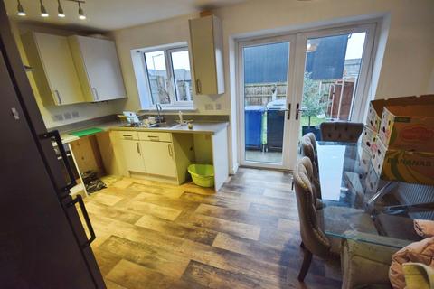 3 bedroom semi-detached house to rent, New Berkeley Street, Hanley