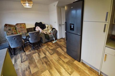 3 bedroom semi-detached house to rent, New Berkeley Street, Hanley