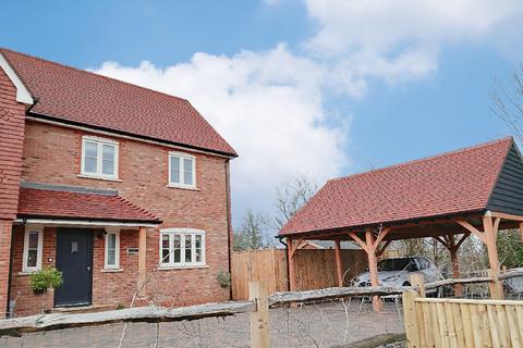2 bedroom semi-detached house for sale, Barnfield Shaw, Wisborough Green