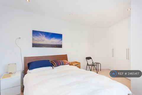 1 bedroom penthouse to rent, Leigham Court Road, London, SW16