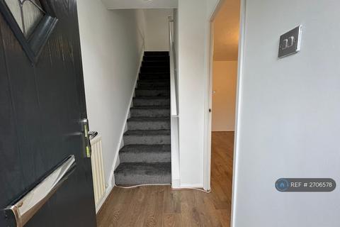 3 bedroom semi-detached house to rent, Skye Close, Heywood, OL10