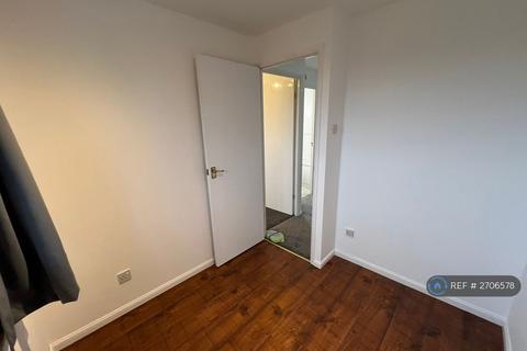 3 bedroom semi-detached house to rent, Skye Close, Heywood, OL10