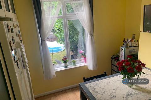 2 bedroom terraced house to rent, Ripple Road, London, RM9