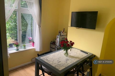 2 bedroom terraced house to rent, Ripple Road, London, RM9