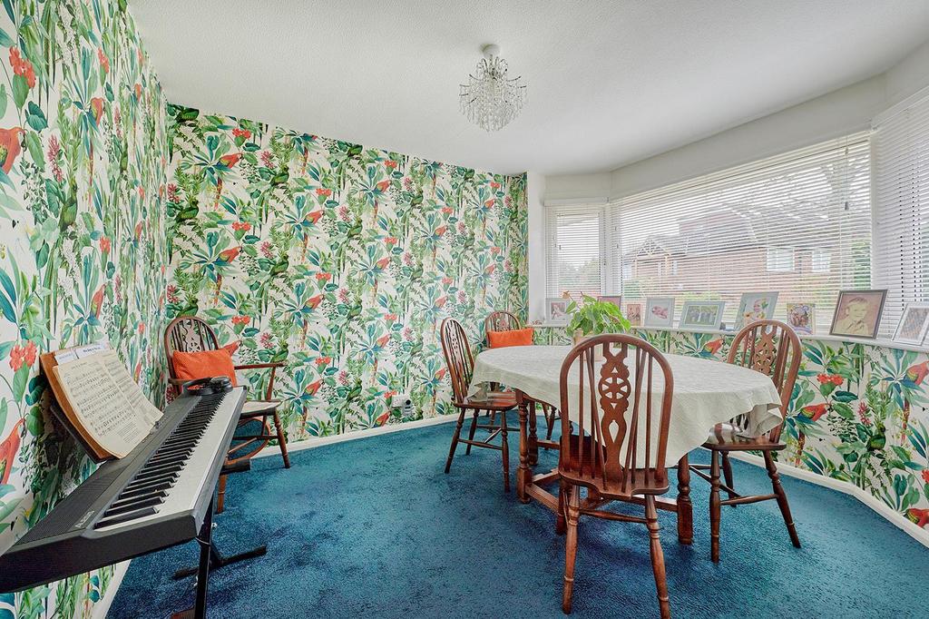 Bedroom 2/Dining Room