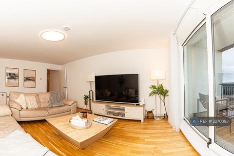 3 bedroom flat to rent, Holland Gardens, Brentford, TW8
