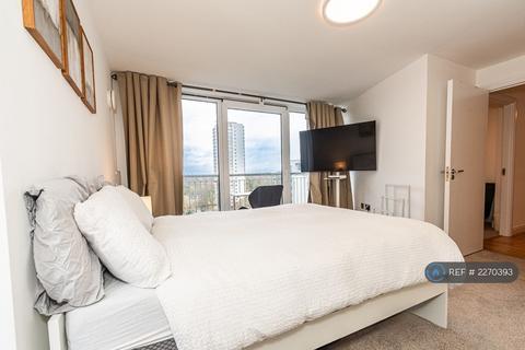 3 bedroom flat to rent, Holland Gardens, Brentford, TW8