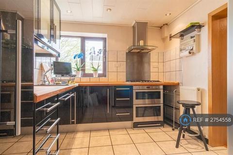4 bedroom end of terrace house to rent, Cleveland Close, Basingstoke, RG22