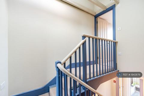 3 bedroom flat to rent, Redburn Street, London, SW3