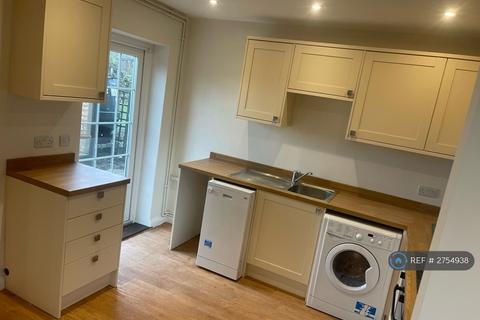 2 bedroom flat to rent, Thame Road, Chilton, Aylesbury, HP18