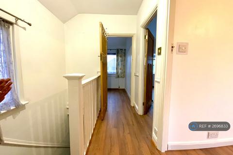 3 bedroom semi-detached house to rent, Erskine Road, Sutton, SM1
