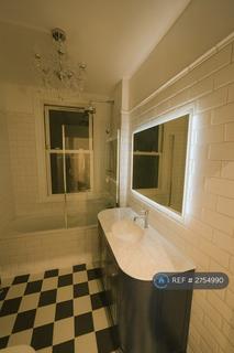 1 bedroom in a house share to rent, Quadrant Road, London, CR7