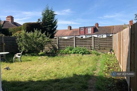 1 bedroom in a house share to rent, Quadrant Road, London, CR7