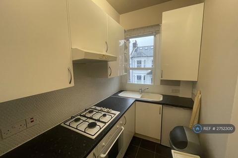 3 bedroom flat to rent, Dorothy Road, London, SW11