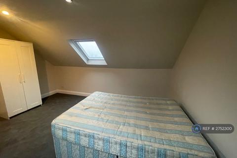3 bedroom flat to rent, Dorothy Road, London, SW11