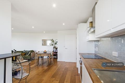1 bedroom flat to rent, Huntswharf House, London, E5