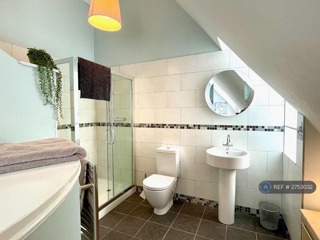 Master Kingsize  Bedroom En-Suite