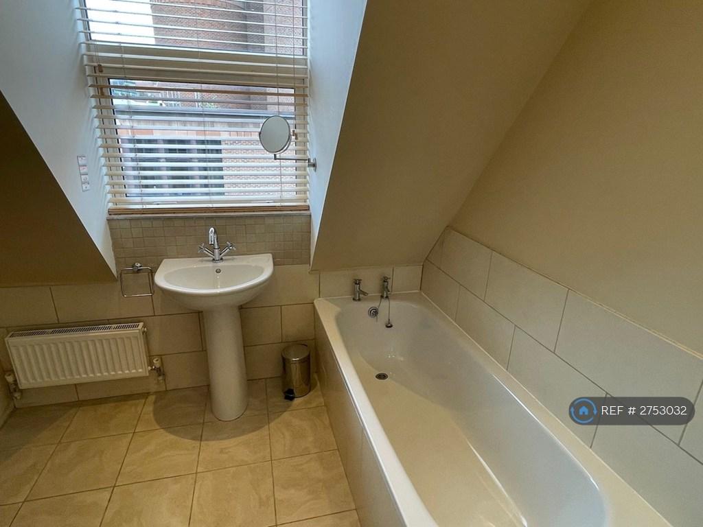 Second Double Bedroom En-Suite