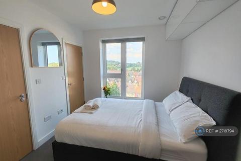 1 bedroom in a flat share to rent, Ridding Lane, Greenford, UB6